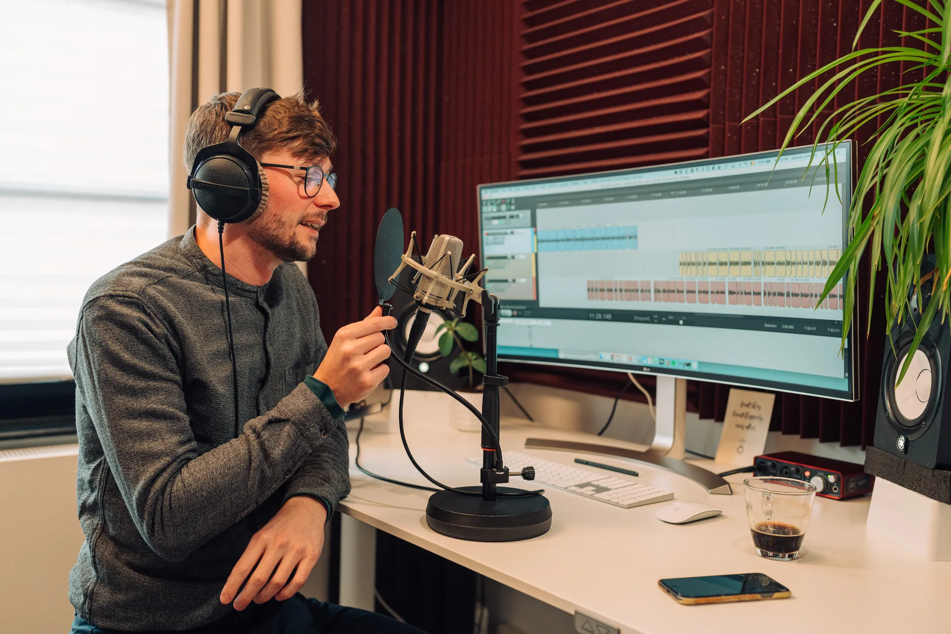 Homestudio van een voice-over — opnemen en editen, foto: Illias Teirlinck