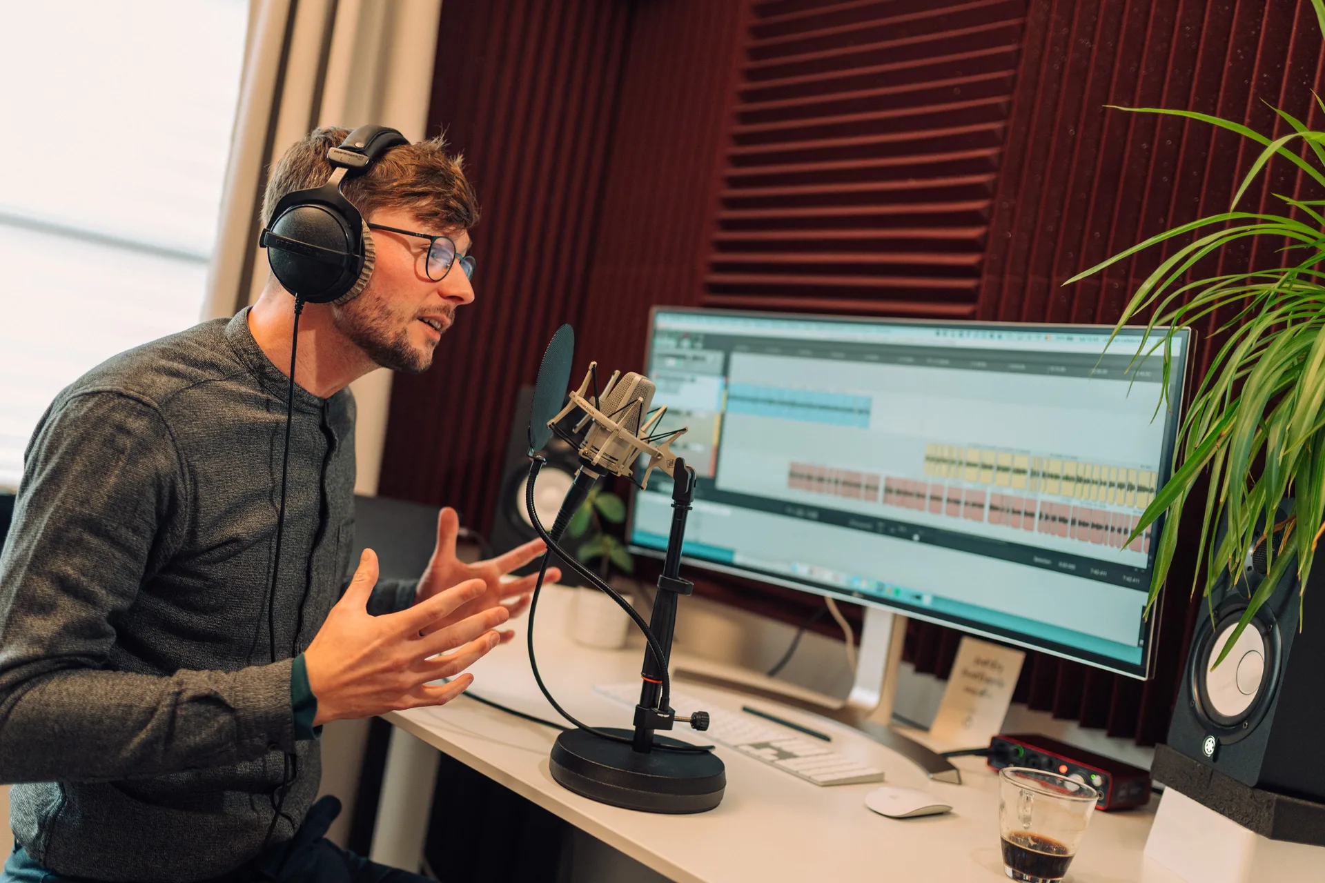 Homestudio van een voice-over — opnemen en editen, foto: Illias Teirlinck