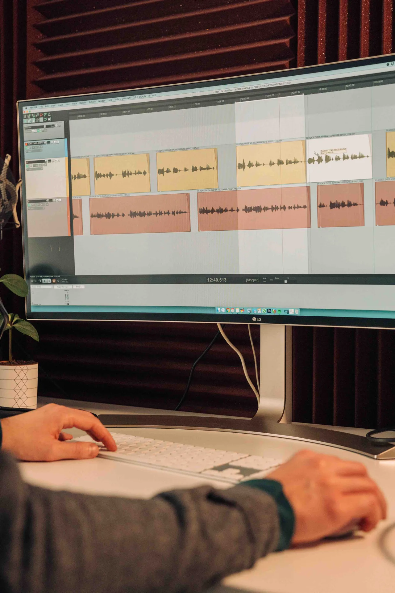 Homestudio van een voice-over — opnemen en editen, foto: Illias Teirlinck